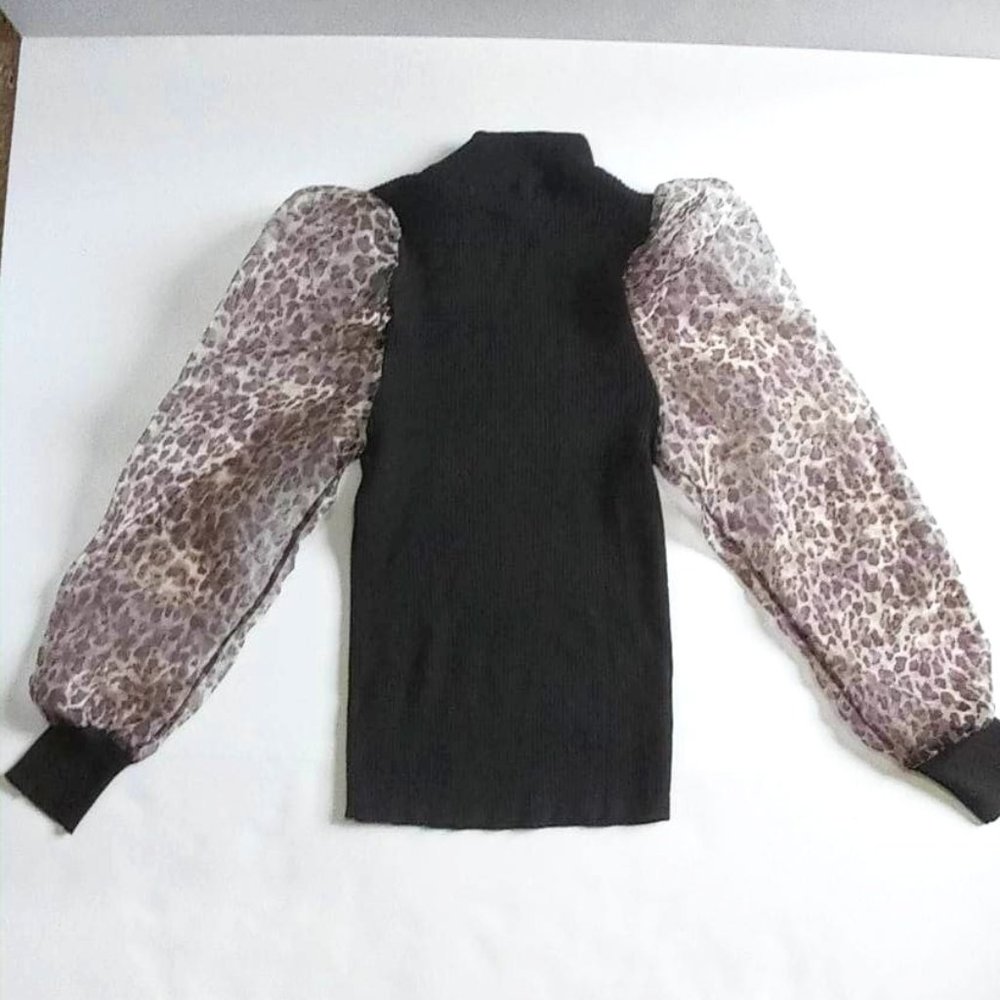 Miss Selfie leopard puffy sleeves top